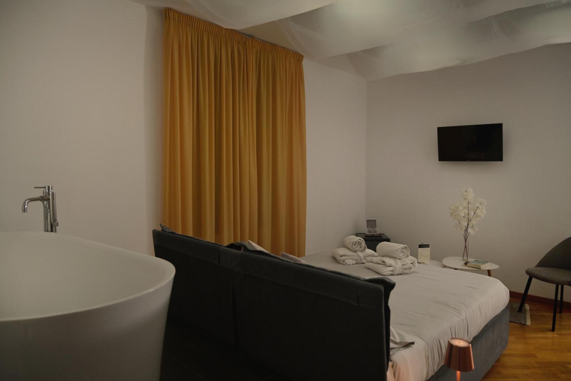 Palace Eight - Suites & Spa Cosenza Exterior foto