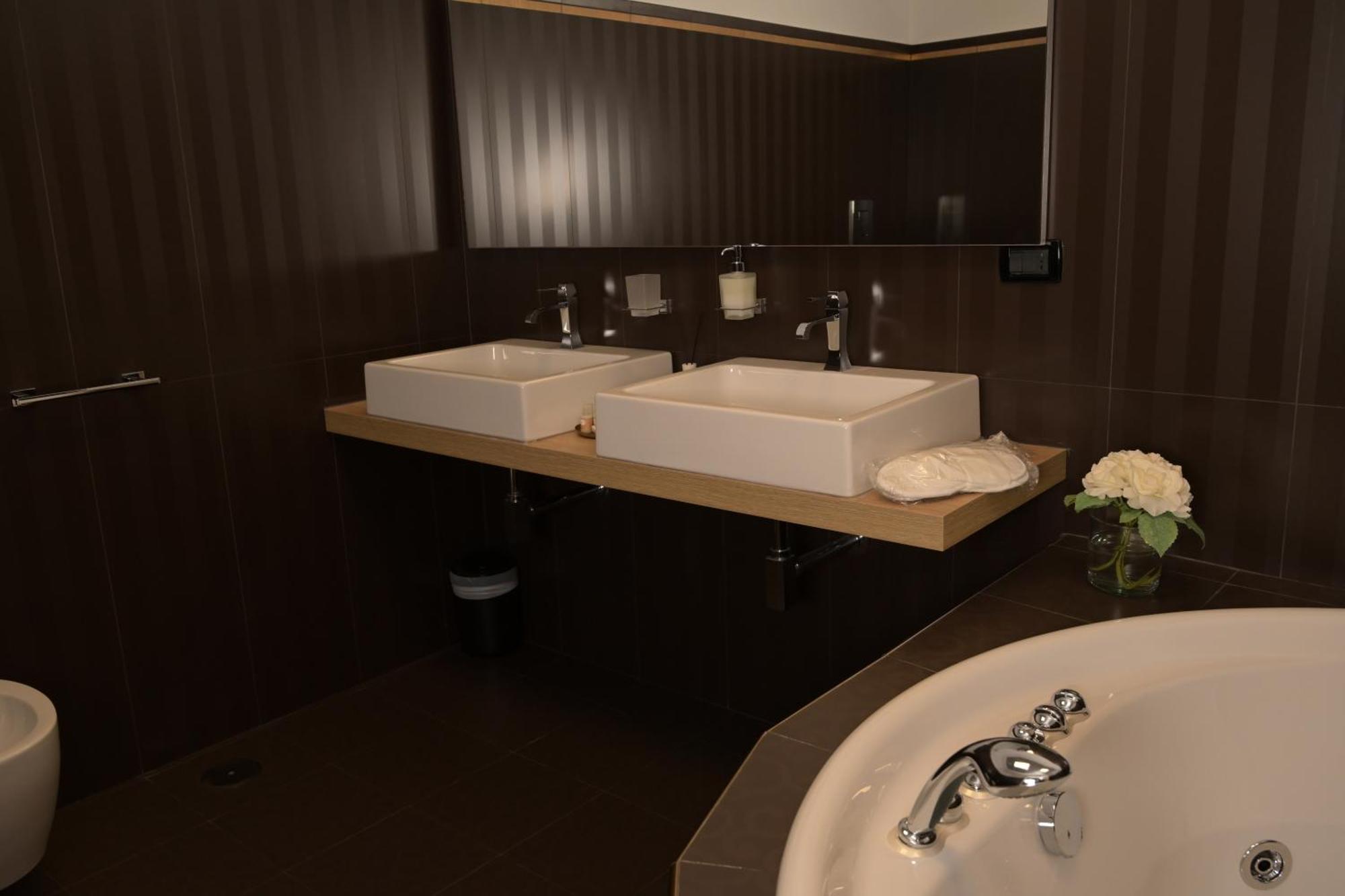 Palace Eight - Suites & Spa Cosenza Exterior foto